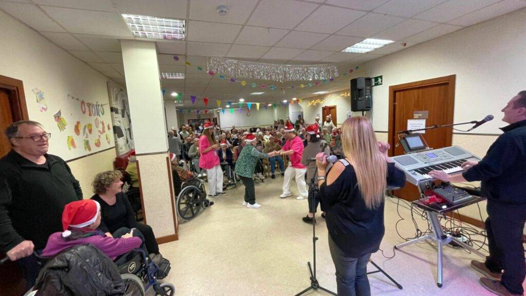 La Navidad con los ancianos de la Residencia Otxartaga Navidad ancianos